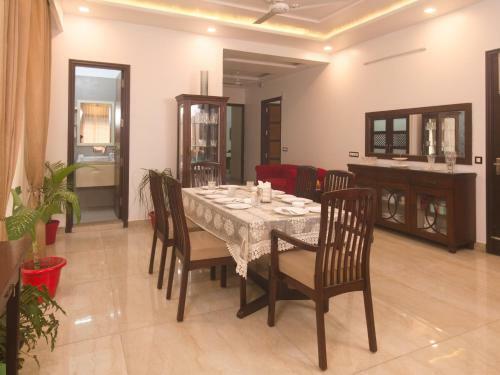Spacious, Aesthetically Designed 3-br Apartment - 3 Mins Walk From City Center