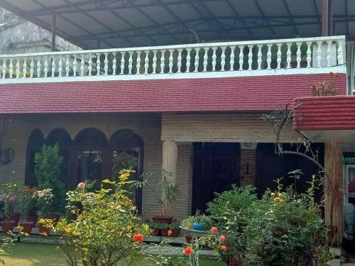 Cheerful 2 Bedrooms On First Floor By Aha Homes