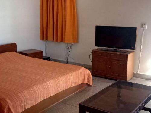 Cheerful 2 Bedrooms On First Floor By Aha Homes