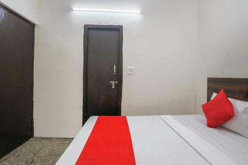 Oyo 81667 Hotel Mahak
