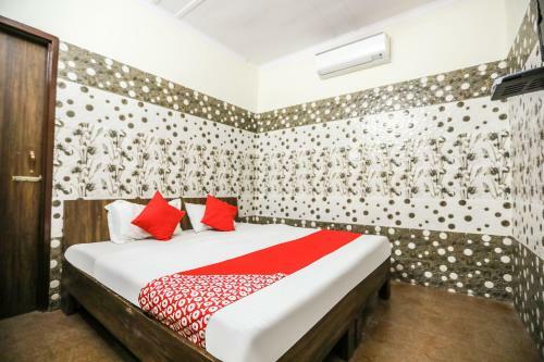 Vaccinated Staff - Oyo 71693 Starlight Hotel