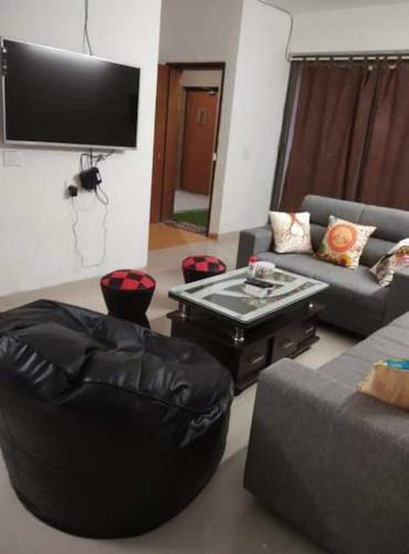 Entire Apartment 1 AC Bedroom 1 AC Hall And A Kitchen