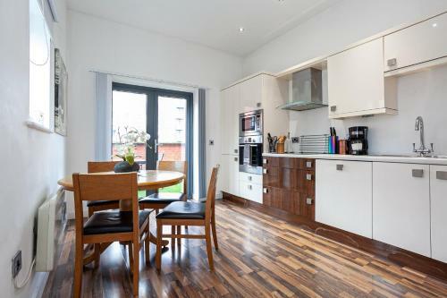 Dreamhouse Apartments Manchester City West