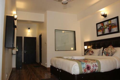 Hotel The Leenor Regency