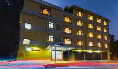 Hotel The Leenor Regency