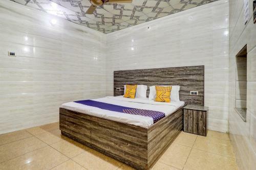 Hotel Spot On 78186 Ghanshyam Lodge