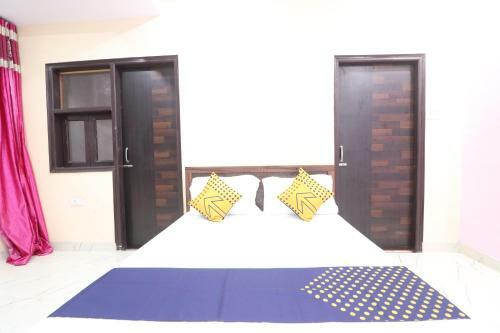 Red Rose Hotel