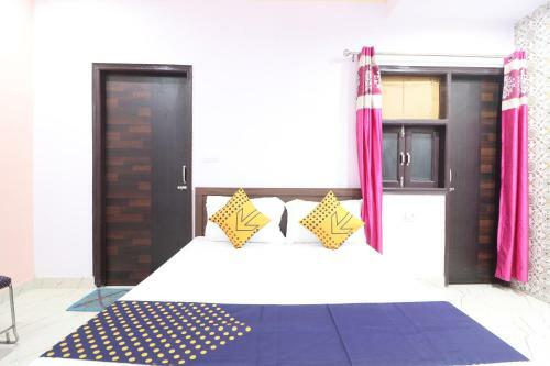 Red Rose Hotel