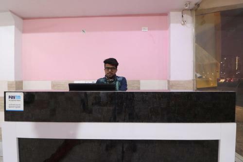 Red Rose Hotel