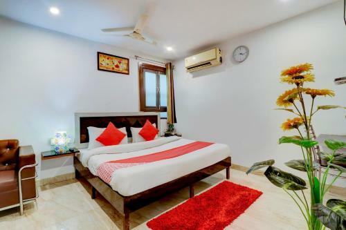 Oyo 82347 Hotel Silver Ray