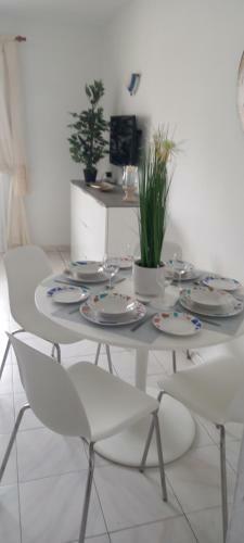 Beautiful 1-bed Apartment On Small Quiet Complex