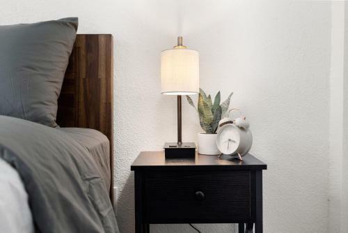 Gorgeous 2 Bedroom, King Bed, Central Sacramento
