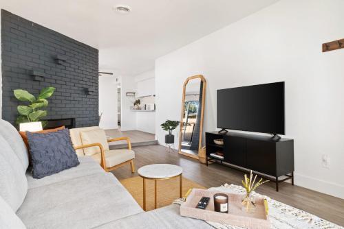 Gorgeous 2 Bedroom, King Bed, Central Sacramento