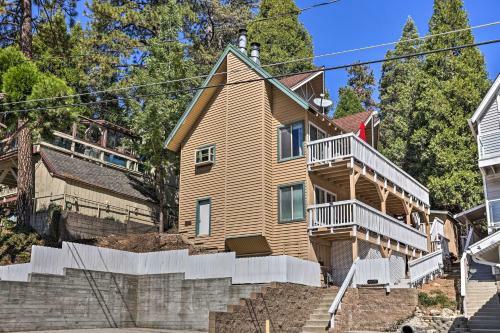 Lake And Mountain-view Home Walk To Downtown!