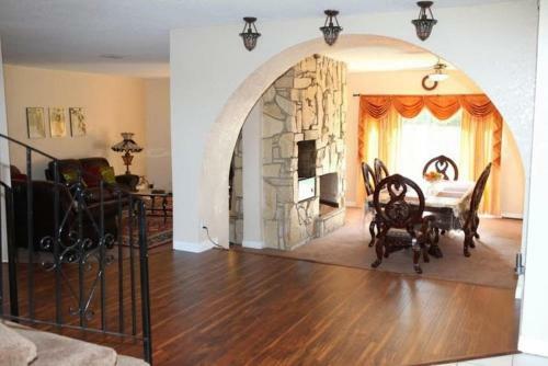 Villa Estate Home With Huge Pool(New Listing)