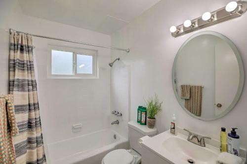 Sunny West Coast Apartment 7 Mi To Beaches!