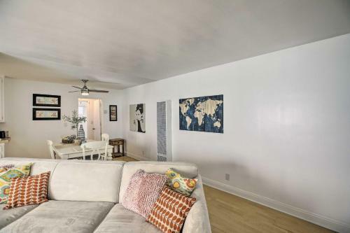 Sunny West Coast Apartment 7 Mi To Beaches!