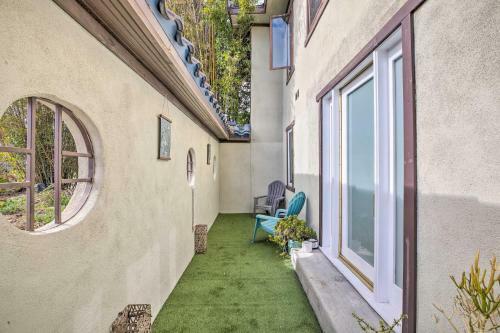 Sunny West Coast Apartment 7 Mi To Beaches!