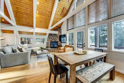 Lakefront Lodge