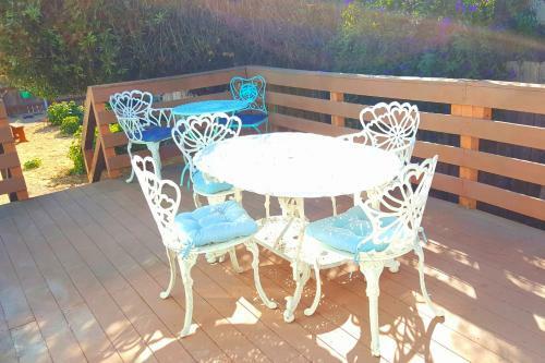 Short Walk To Beach 3 Br 2 Bath Restored 1935 Home