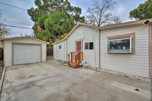 Walkable Fresno Home With Yard - Pets Welcome!