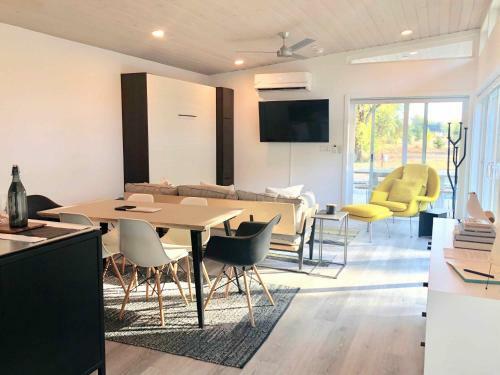 Modern, Secluded Retreat - Walk To The Plaza!