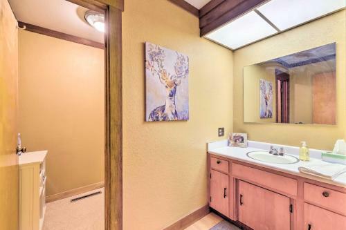 Cabin Less Than Half Mi To Pine Mountain Lake Marina!