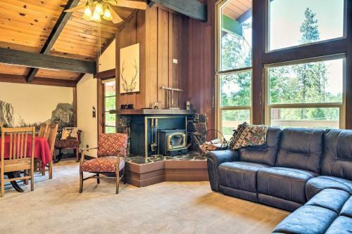 Cabin Less Than Half Mi To Pine Mountain Lake Marina!