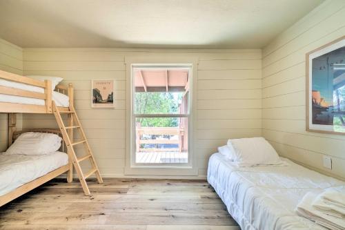 Cabin Less Than Half Mi To Pine Mountain Lake Marina!