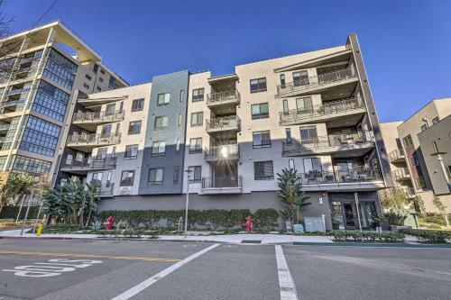 Apartamento Modern Irvine Condo With Pool - 7 Mi To Beach!