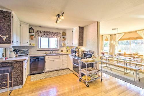 Unique Home With Deck, Grill, Lake And Mtn Views!