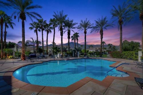 Cheerful 2 Bedroom Home In A Quiet Gated Community