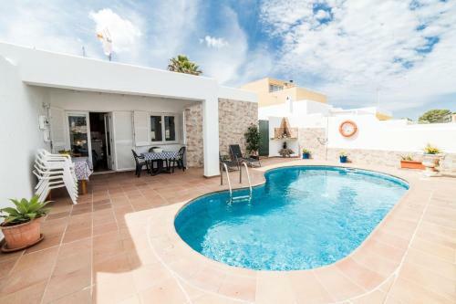 Bonito Chalet Con Piscina Privada Cerca De La Playa