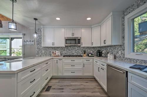 Airy Alpine Getaway With Lake Arrowhead Views!