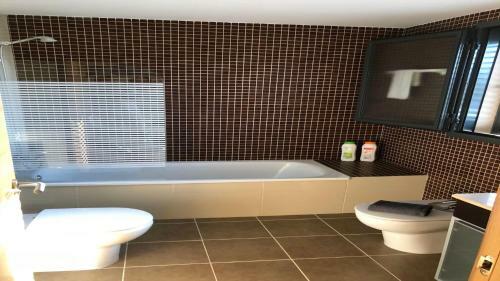 Excepcional Chalet Adosado de Lujo "vente Al Para�so"