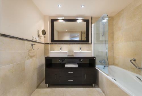 Amplio Apartamento de 2 Dormitorios Vista Mar Lateral
