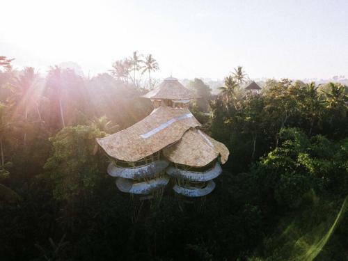 Villa Sharma Springs 5 Bds Luxurious Bamboo Mansion Pool