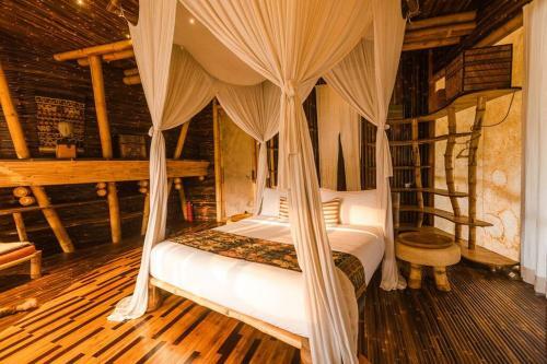 Villa Sharma Springs 5 Bds Luxurious Bamboo Mansion Pool