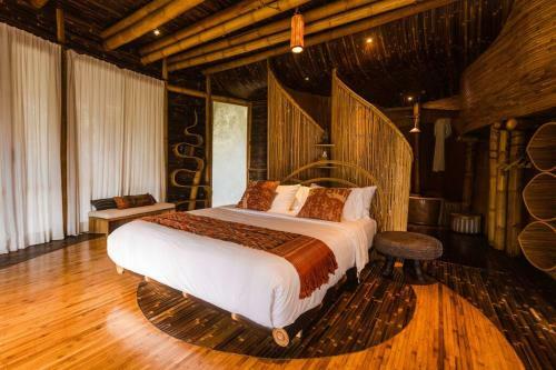 Villa Sharma Springs 5 Bds Luxurious Bamboo Mansion Pool