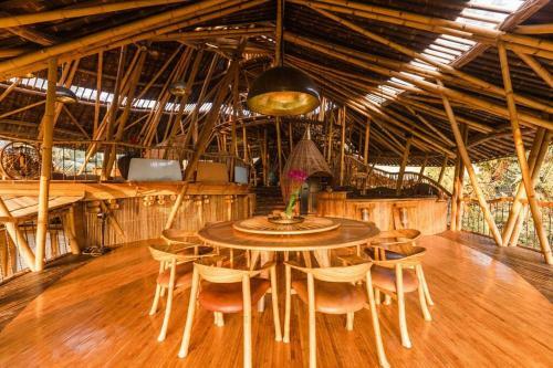 Villa Sharma Springs 5 Bds Luxurious Bamboo Mansion Pool