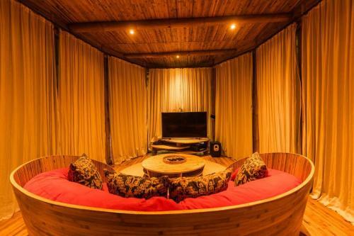 Villa Sharma Springs 5 Bds Luxurious Bamboo Mansion Pool