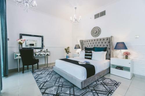 A C Pearl Holiday Homes - Pristine Marina View Apartment