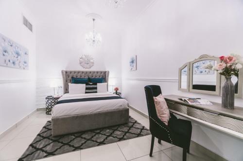 A C Pearl Holiday Homes - Pristine Marina View Apartment