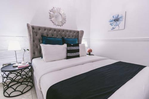 A C Pearl Holiday Homes - Pristine Marina View Apartment