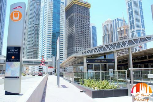 A C Pearl Holiday Homes - Pristine Marina View Apartment