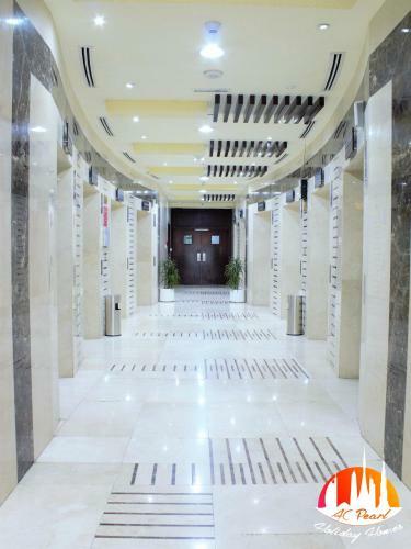 A C Pearl Holiday Homes - Pristine Marina View Apartment
