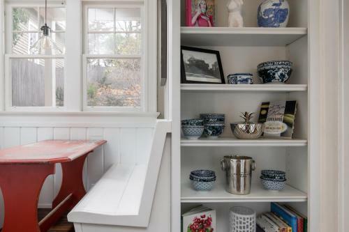 Red Door Retreat- Executive, Luxury, Historic
