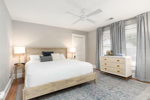 Red Door Retreat- Executive, Luxury, Historic