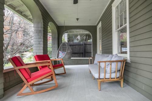 Red Door Retreat- Executive, Luxury, Historic