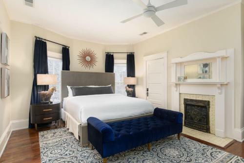 Red Door Retreat- Executive, Luxury, Historic